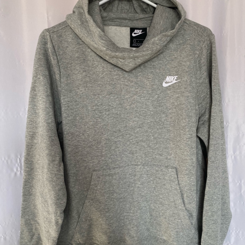 Large Women’s Grey Nike Hoodie.